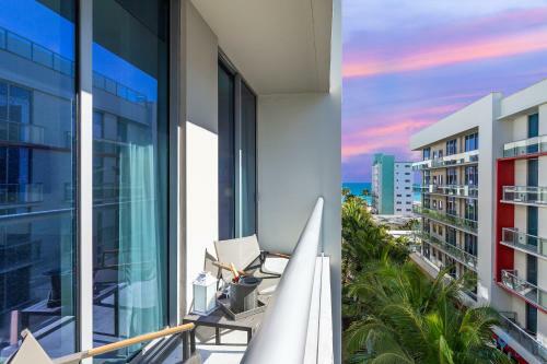 New Beachfront Condo-rooftop Infinity Pool