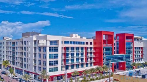New Beachfront Condo-rooftop Infinity Pool