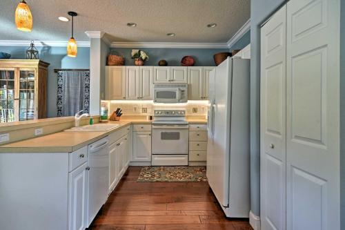 Holmes Beach Home With Pool And Hot Tub, Walk To Beach!