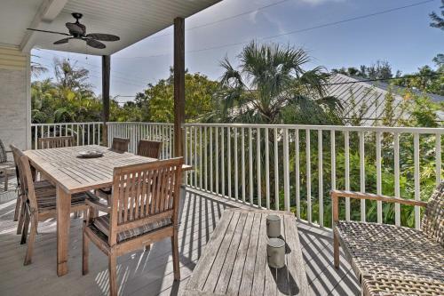Holmes Beach Home With Pool And Hot Tub, Walk To Beach!