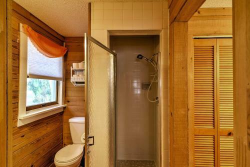 Unique Canalfront Homosassa Log Cabin With Hot Tub