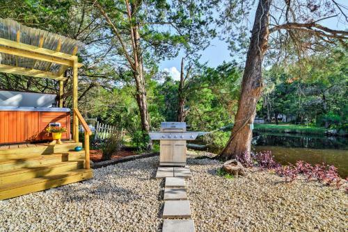Unique Canalfront Homosassa Log Cabin With Hot Tub