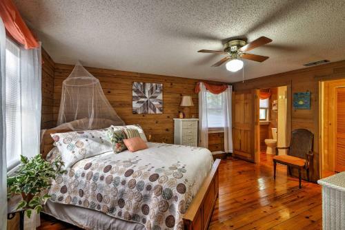 Unique Canalfront Homosassa Log Cabin With Hot Tub