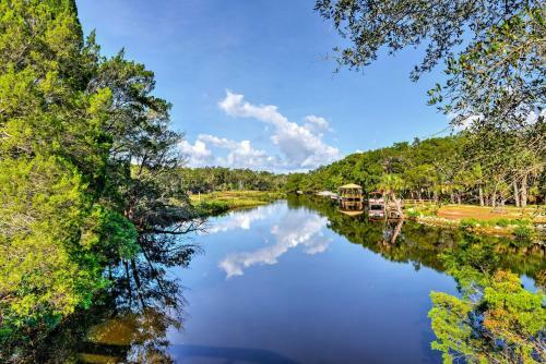 Unique Canalfront Homosassa Log Cabin With Hot Tub