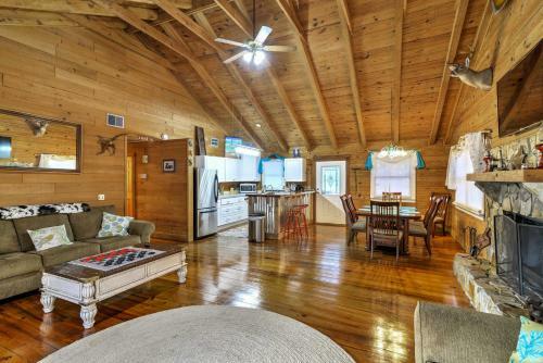 Unique Canalfront Homosassa Log Cabin With Hot Tub