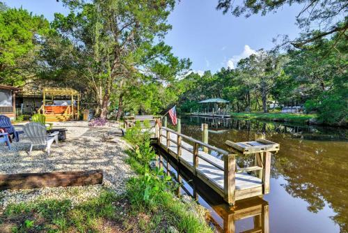 Unique Canalfront Homosassa Log Cabin With Hot Tub