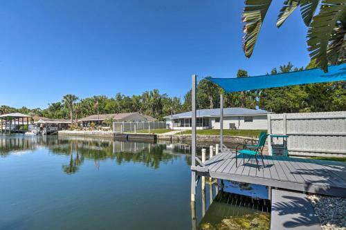 Colorful Canalfront Home - Boat Dock, Deck, Kayaks