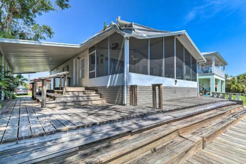 Anglers Getaway Riverfront Home With Boat Dock