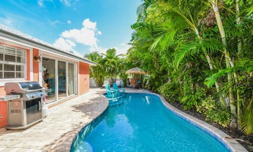 Coral Cottage By Ami Locals