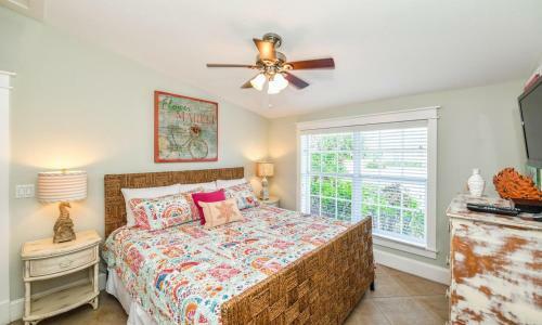 Coral Cottage By Ami Locals