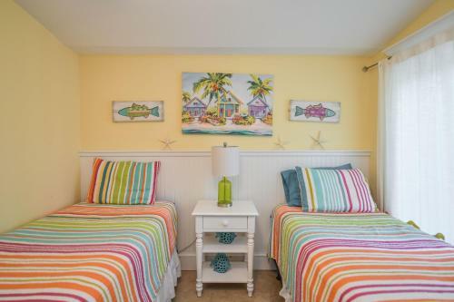 Coconut Cottage #4 By Ami Locals