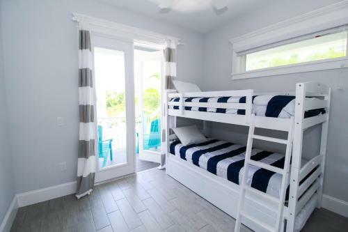 Day Break Bungalow By Ami Locals