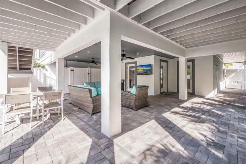Day Break Bungalow By Ami Locals