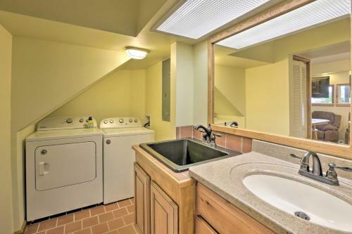 Refurbished 5,000 Sq Ft Home With Coast Views And Pool