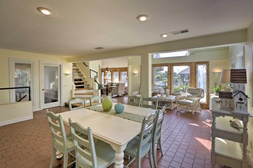 Refurbished 5,000 Sq Ft Home With Coast Views And Pool