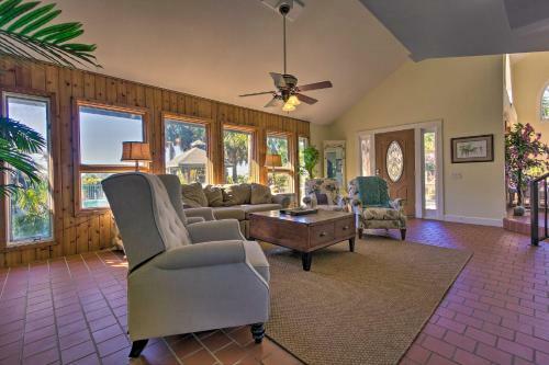 Refurbished 5,000 Sq Ft Home With Coast Views And Pool