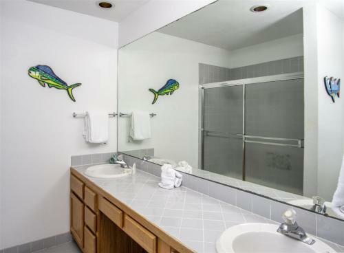 Coral Cottage 2bed/2bath Half Duplex With Dockage & Cabana Club