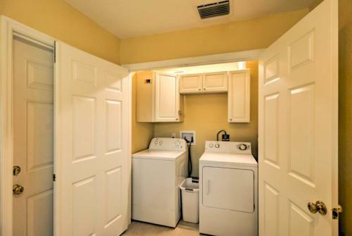 Jensen Beach Home With Patio And Beach Access!
