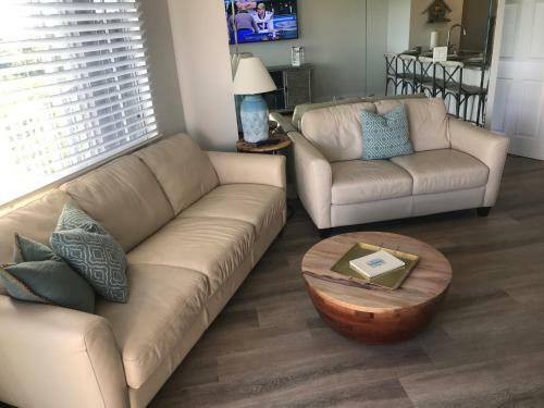 Licensed Mgr - Brand New Luxurious Oceanfront Condo! Bar And Beach Resort!