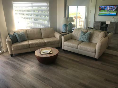 Licensed Mgr - Brand New Luxurious Oceanfront Condo! Bar And Beach Resort!