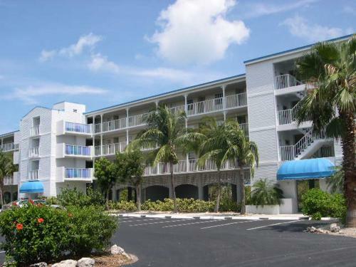Licensed Mgr - Brand New Luxurious Oceanfront Condo! Bar And Beach Resort!
