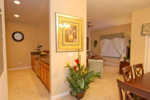 8960 Paradise Palms