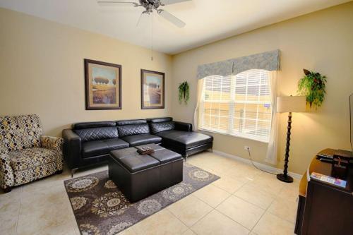 8960 Paradise Palms