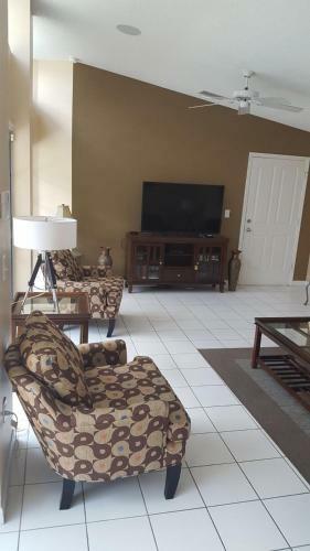 The Private Retreat - Three Bedroom Home