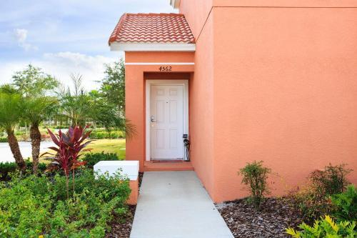 Modern Vacation Townhouse With Private Pool Bv4562