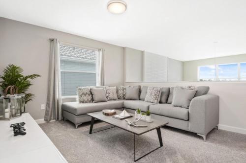 Contemporary D�cor Single Home With Private Pool Sl4773