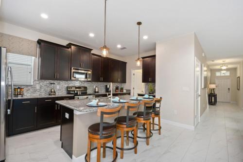 Villa Amazing 5 Bedroom Home With Private Pool