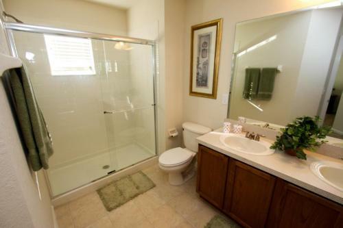2633 Trafalgar Village