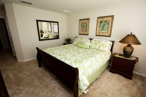 2633 Trafalgar Village