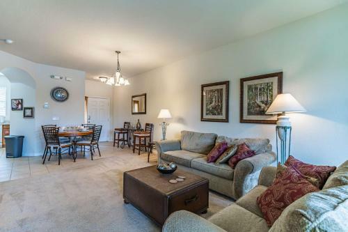 2633 Trafalgar Village
