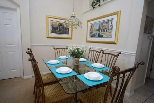 Luxurious 3 Bedroom Eagle Pointe Pool Home