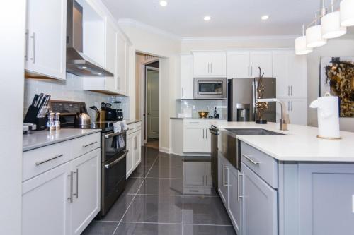 Top Deluxe Apartment At Storey Lake (262817)