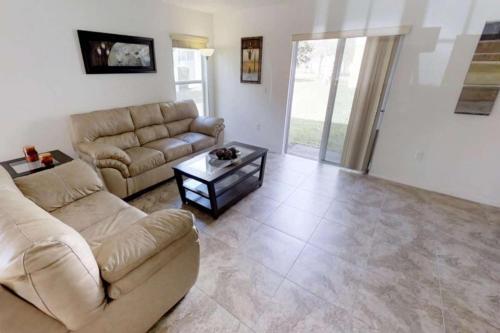 5113 Compass Bay