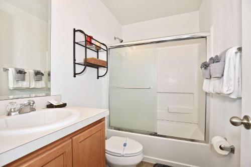 5113 Compass Bay