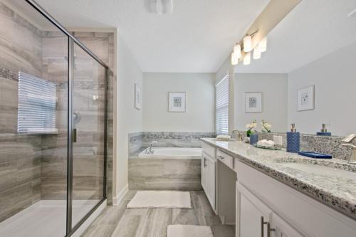 Villa 6 Bedroom, 4 Suites, 5 Minutes From Disney Parks