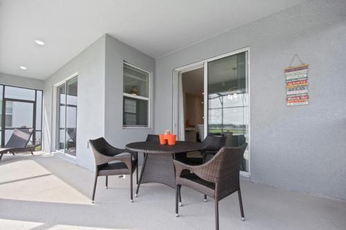 Villa 6 Bedroom, 4 Suites, 5 Minutes From Disney Parks