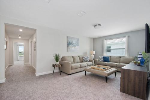 Villa 6 Bedroom, 4 Suites, 5 Minutes From Disney Parks