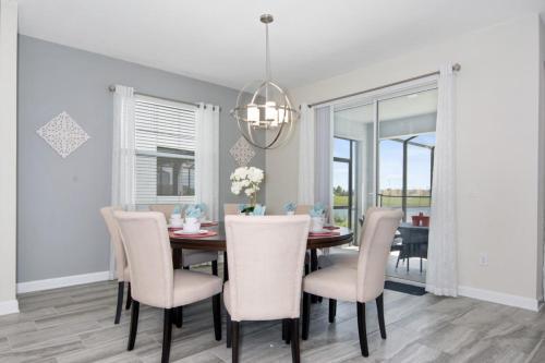 Villa 6 Bedroom, 4 Suites, 5 Minutes From Disney Parks