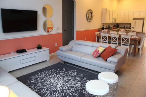 Villa Beautiful 4 Bedroom Home Accommodates 8 Guests