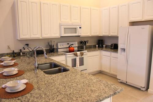 Villa Beautiful 4 Bedroom Home Accommodates 8 Guests