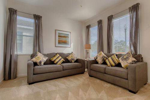Villa 5 Bed Home At Bella Vida 347