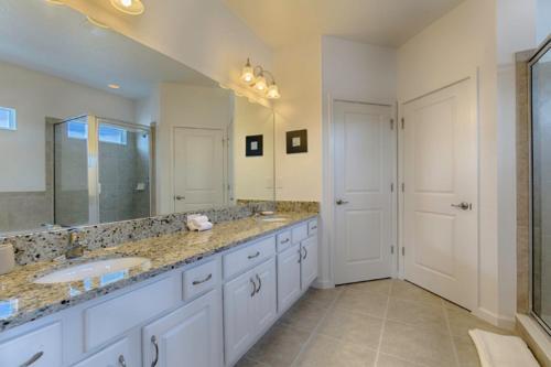 Villa 5 Bed Home At Bella Vida 347