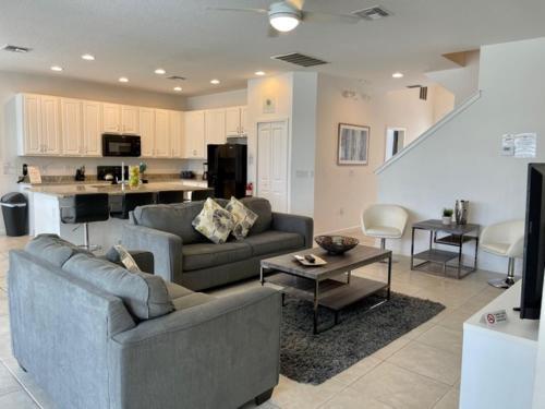 Villa 5 Bed Home At Bella Vida 347