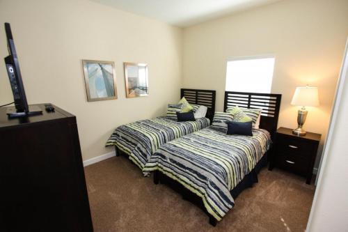 3041 Paradise Palms
