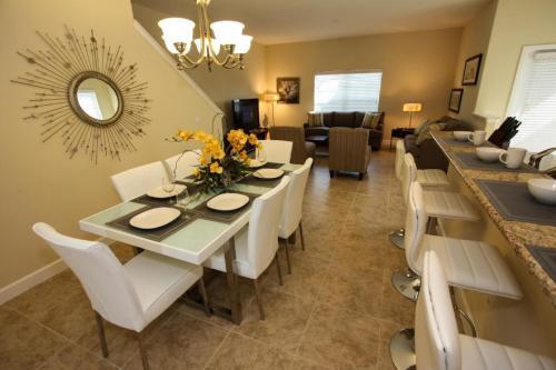 3041 Paradise Palms