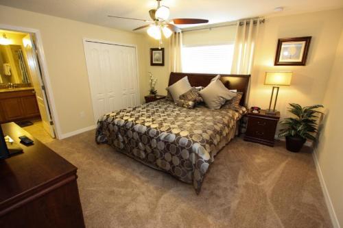 3085 Paradise Palms